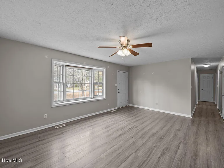 126 Woodland Dr — Photo 18
