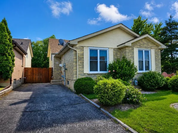 31 Old Carriage Dr, Kitchener, ON N2P 1H5