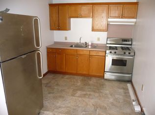 370 Hope St #1E, Fall River, MA 02721