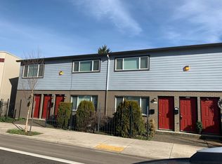 Spacious Top Floor One Bedroom w/ Open Floor Plan In Lents Neighborhood~ Off Street Parking~ On-S..., Portland, OR 97266