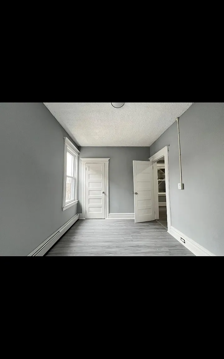 3 bed, $2,100 — Photo 4