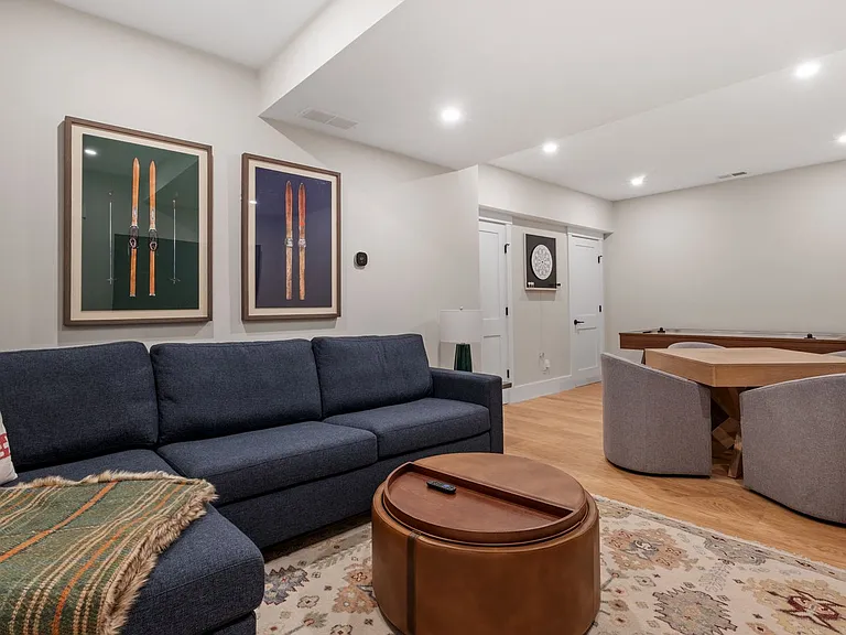 Building's Lounge