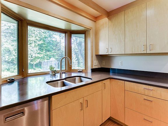 4th image of 5825 Tingdale Ave