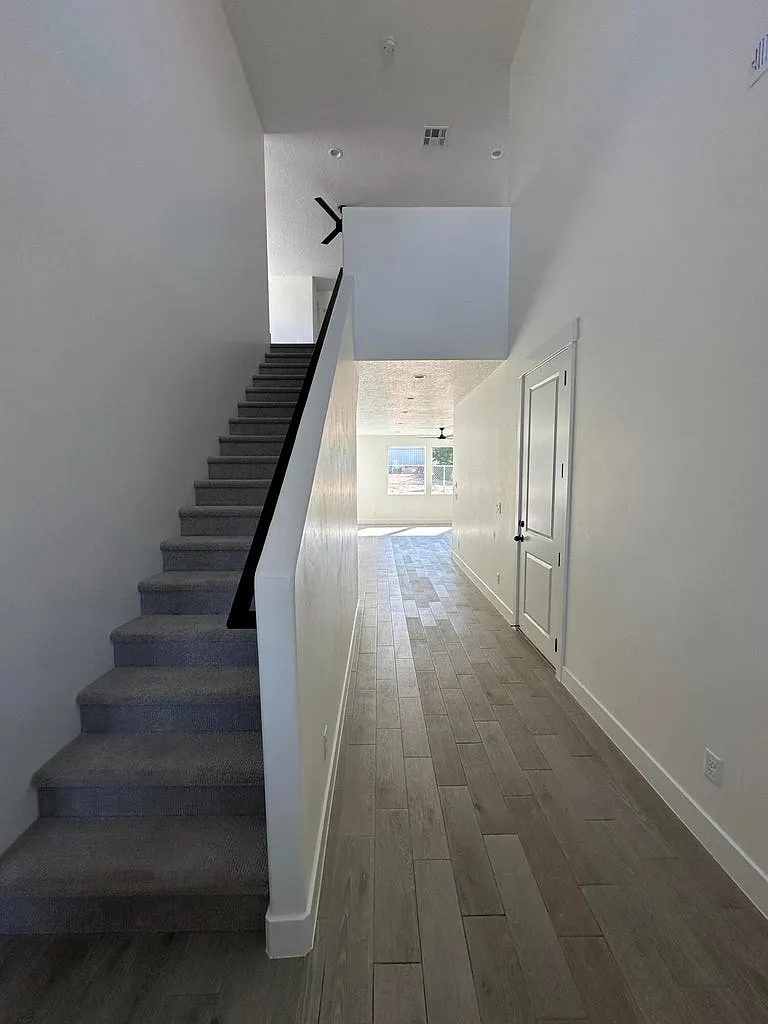 Building Photo - 366 N 40 E