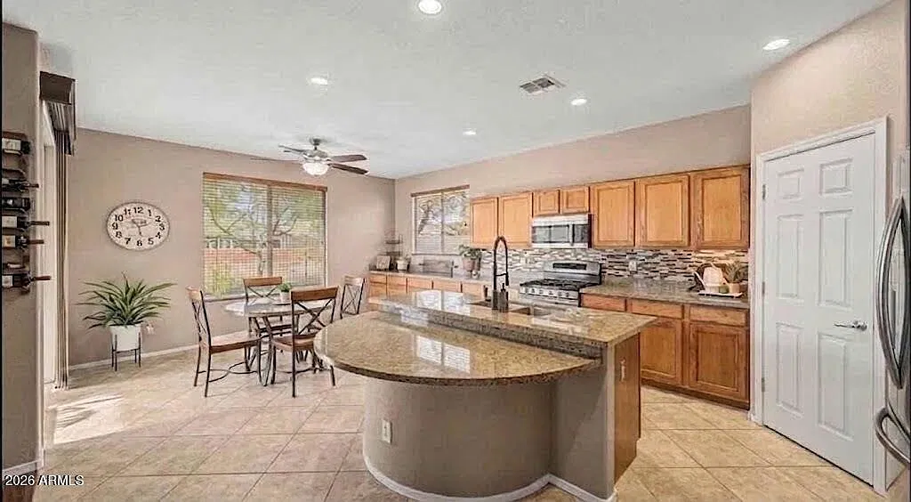 4 bed, 3.5 bath, 3603 sqft, $3,895 — Photo 3