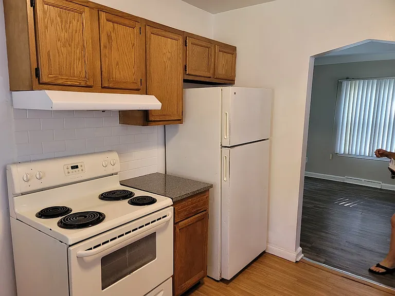 21395 Oxford Ave — Photo 6