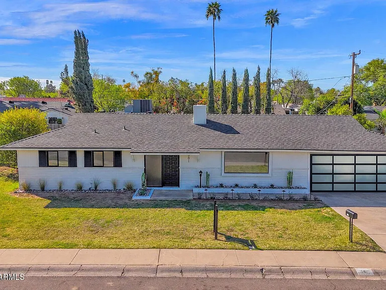 501 W Seldon Ln — Photo 2