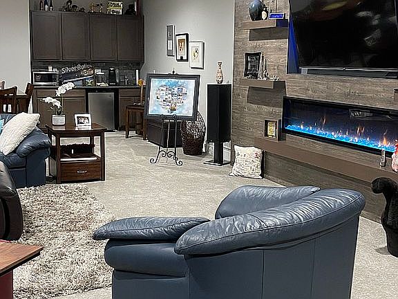 Lower level living area 