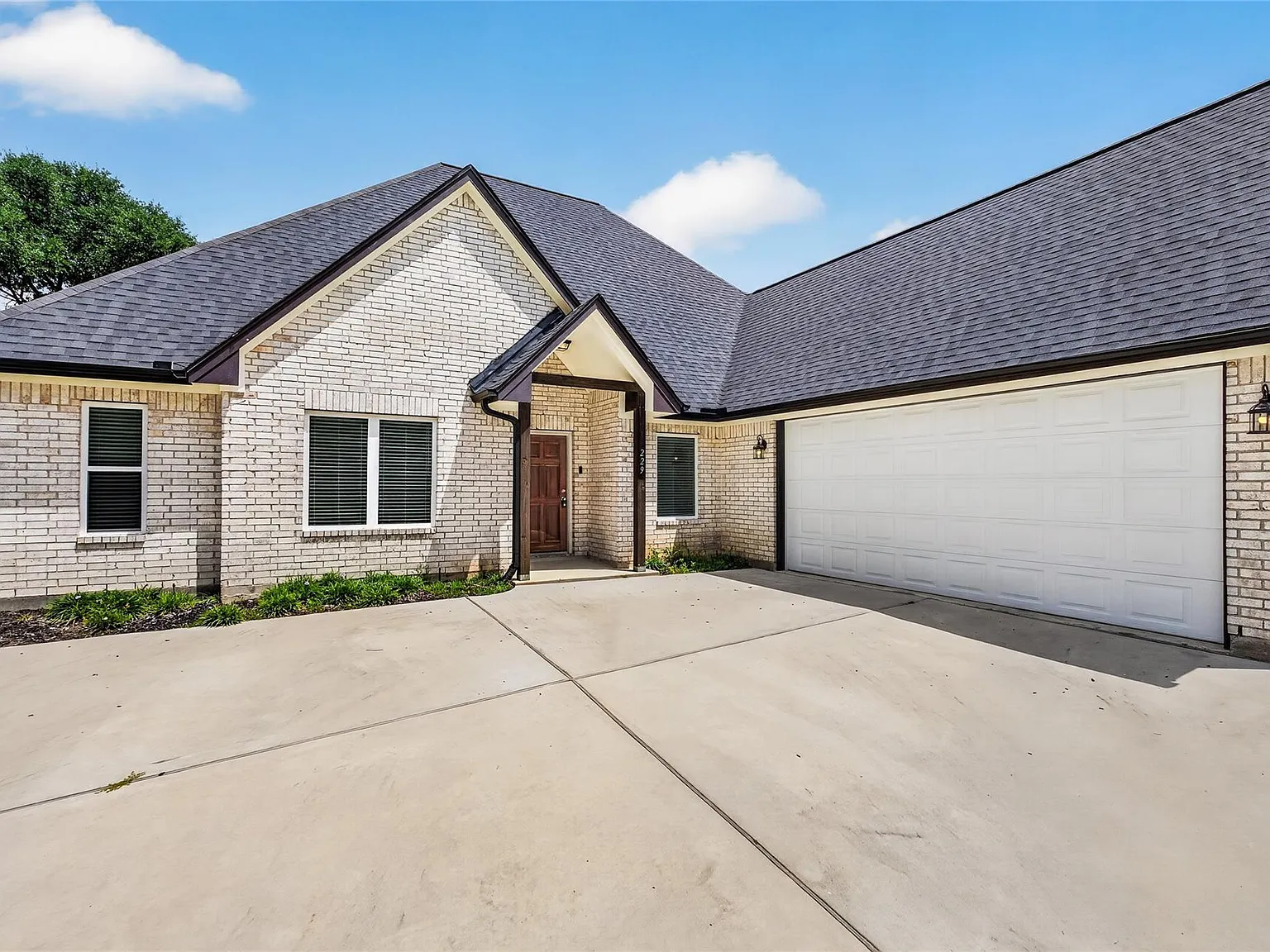 4 bed, 3.5 bath, 3074 sqft, $3,200 — Photo 4