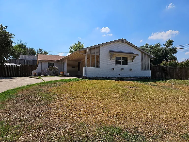 2906 Candlewick Ln — Photo 2