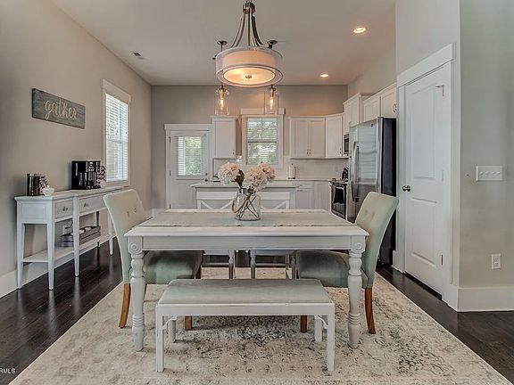2nd image of 4064 Tamarisk Ln