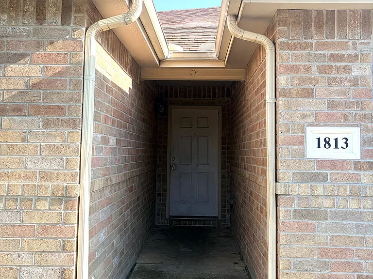 1813 Lynnwood Hills Dr — Photo 2