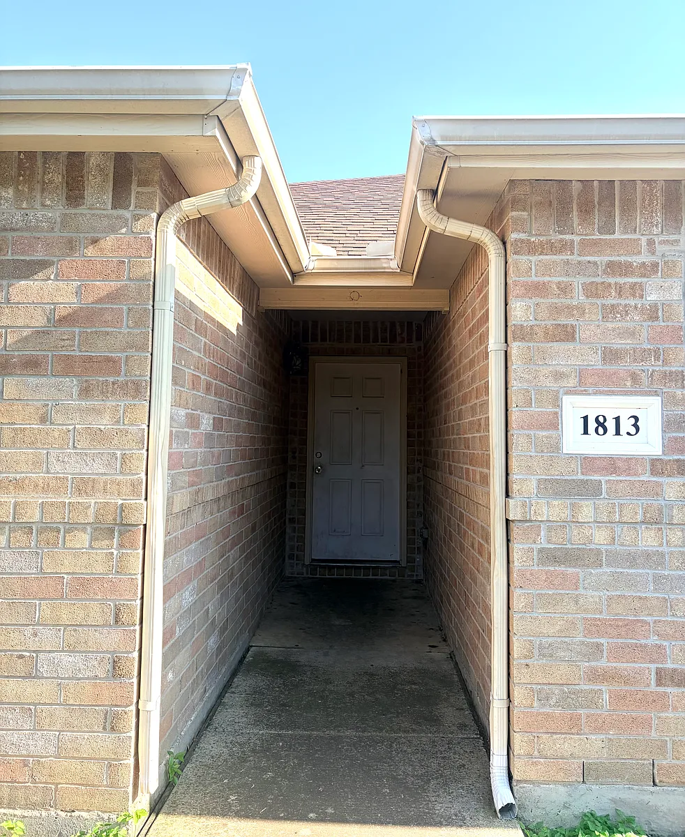 Building Photo - 1813 Lynnwood Hills Dr