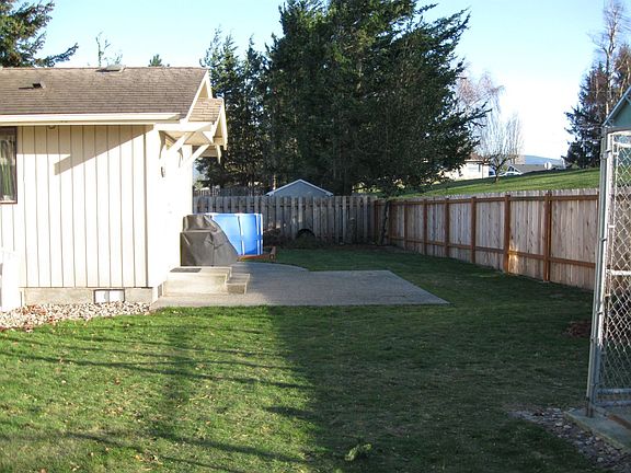 Big flat lot with fenced yard