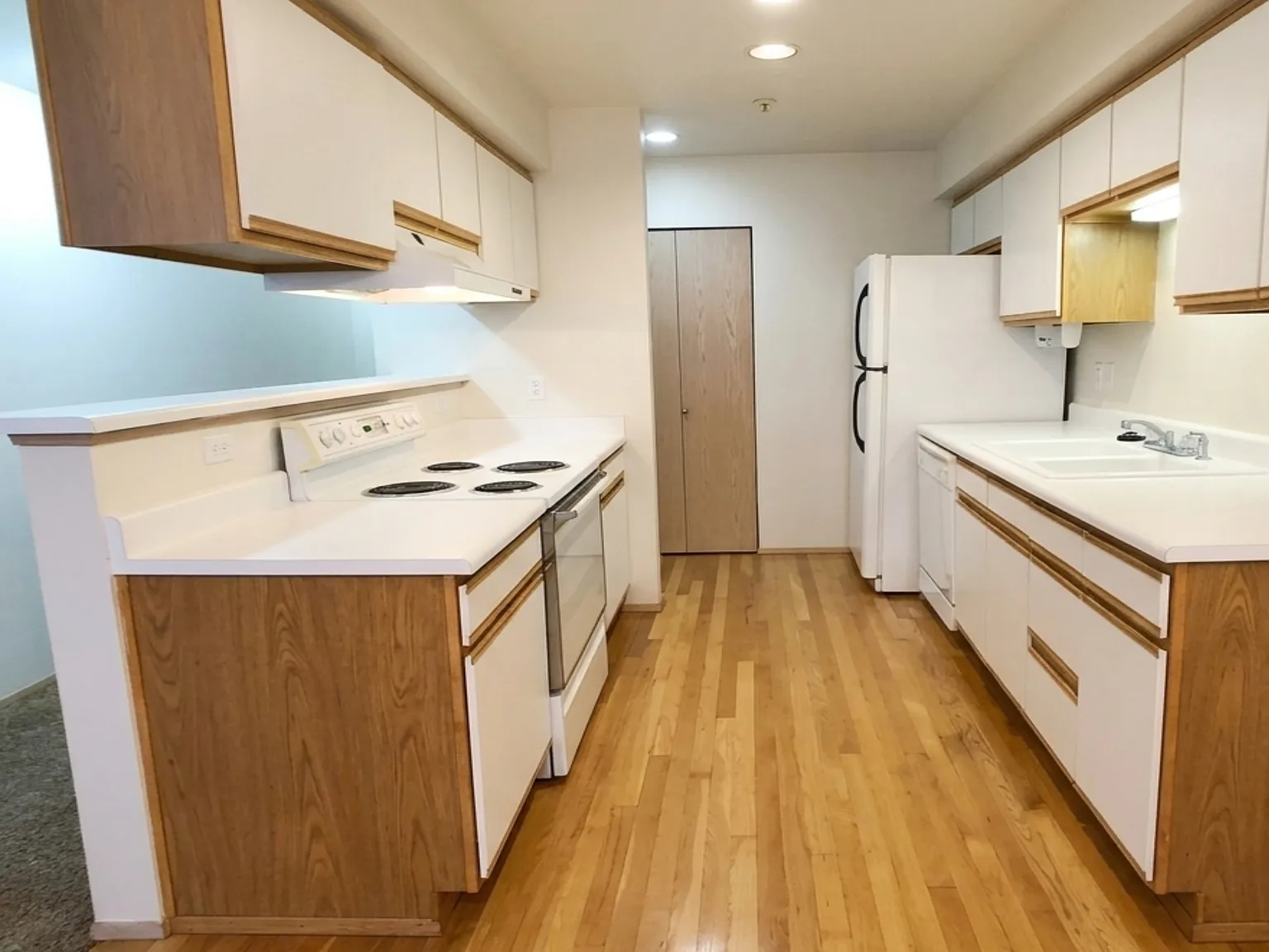 3 bed, 1180 sqft, $2,499 — Photo 3