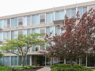 2555 Gross Point Rd APT 212, Evanston, IL 60201
