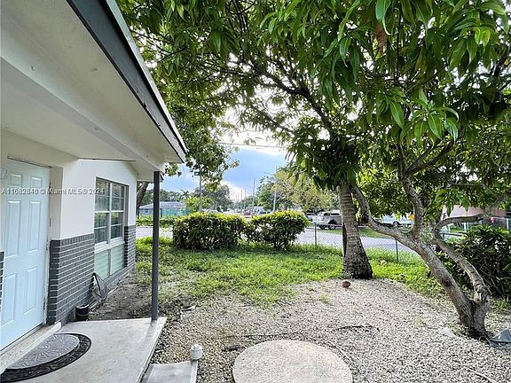 4th image of 3544 SW 12th Ct