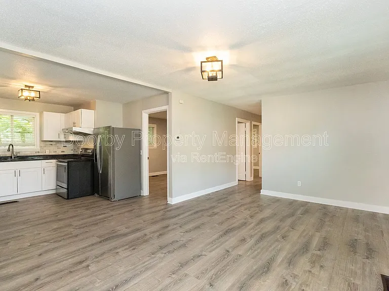 1635 Dogwood Dr — Photo 2