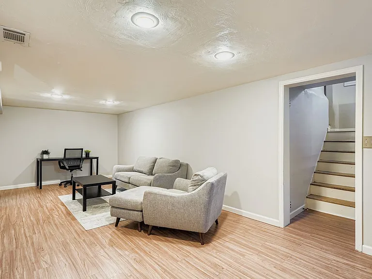 1545 S Steele St — Photo 19