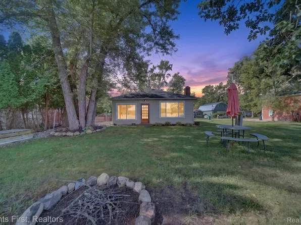 14344 Edgewater Dr, Gregory, MI 48137