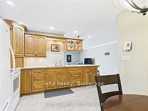 85 William St N #401 — Photo 2
