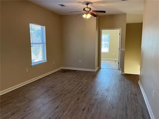 3 bed, 2.0 bath, 1031 sqft, $1,450 — Photo 3
