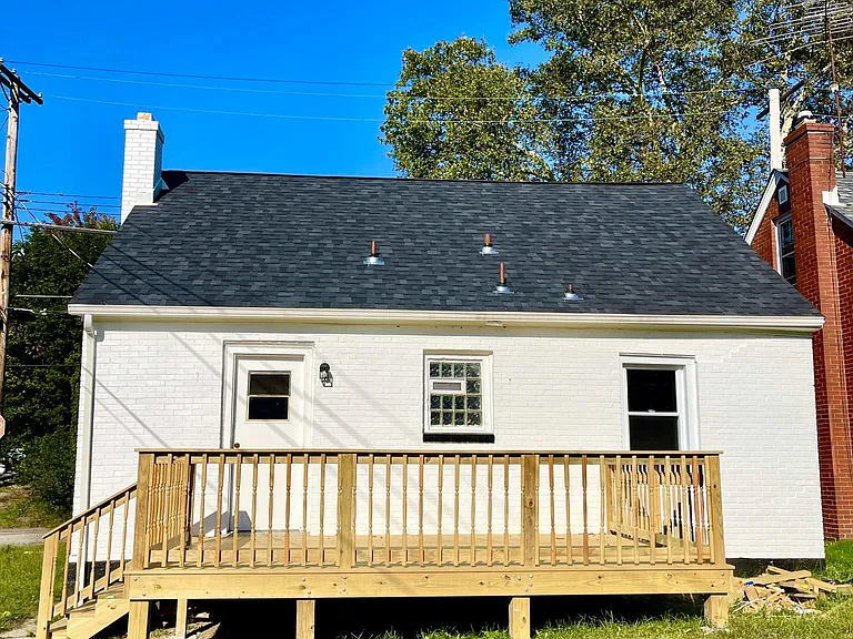 394 Center St — Photo 18