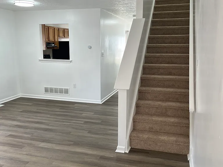 102 Gateway Dr — Photo 34