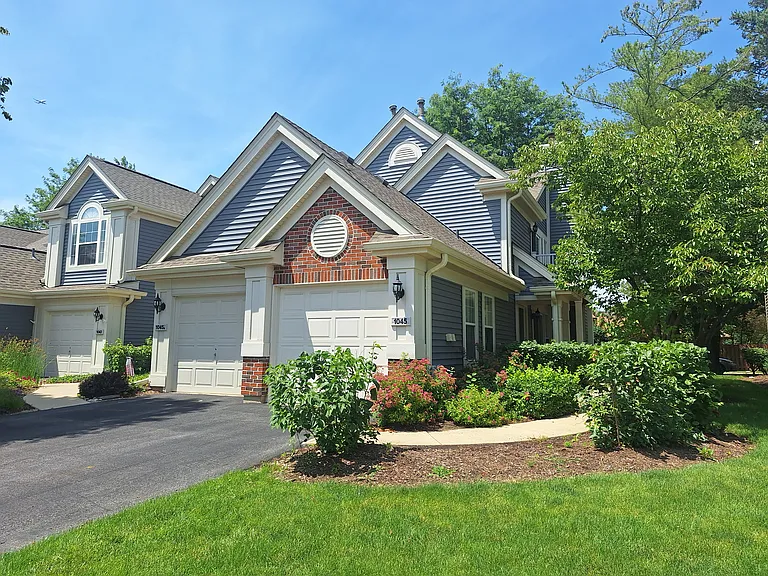 1045 Talbots Ln — Photo 2