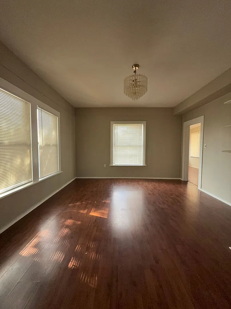 Spacious 3 Bed 1.5 bath - Kemp Blvd — Photo 4