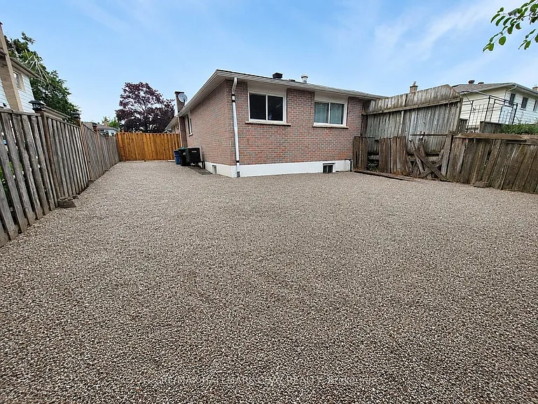 88 Bernick Dr #B — Photo 2