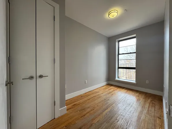 365 Tompkins Avenue image 5 of 17