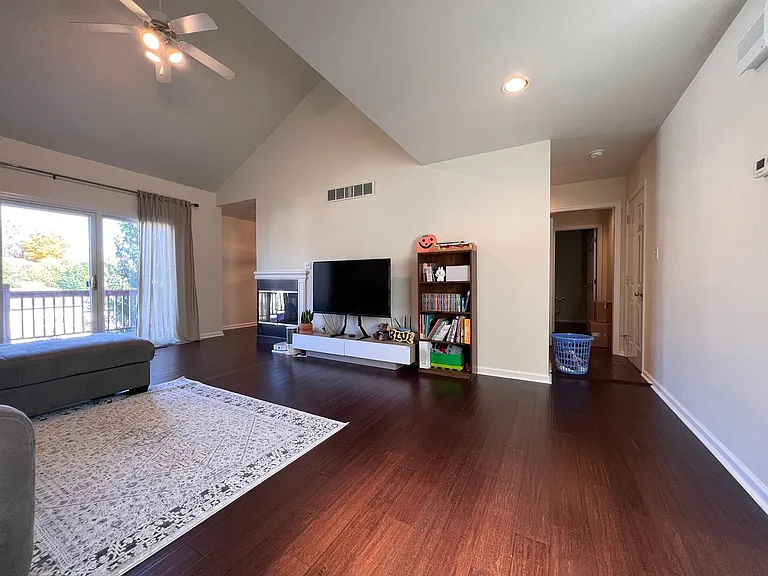 240 Newberry Ln — Photo 10