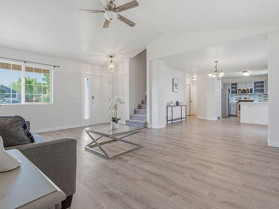 4th image of 2414 Quay St