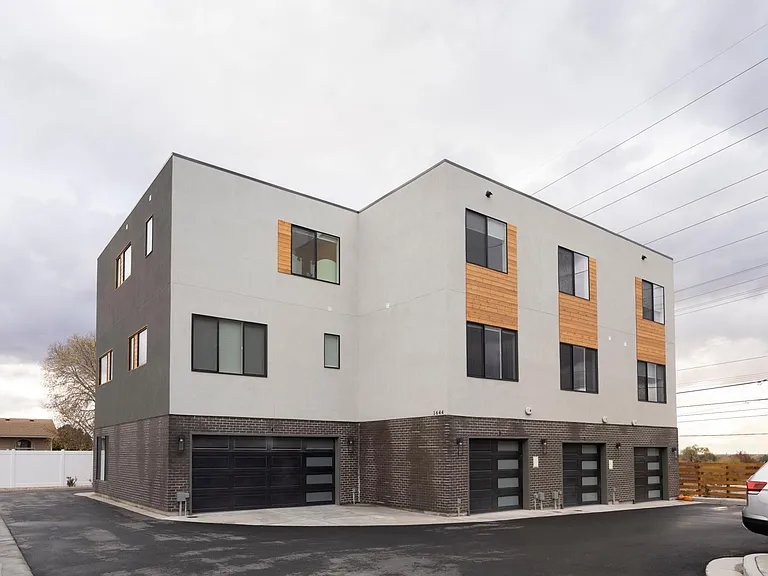 23 Views Townhomes — Photo 5