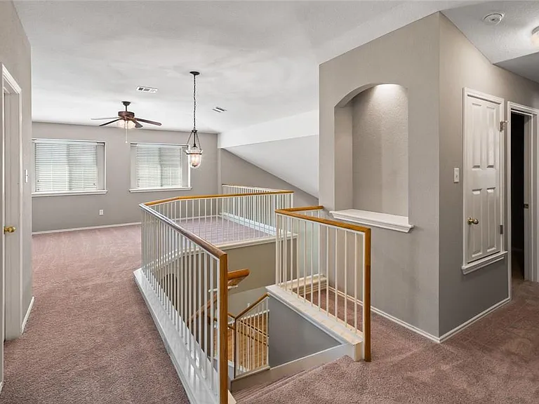 2633 Bolton St — Photo 10