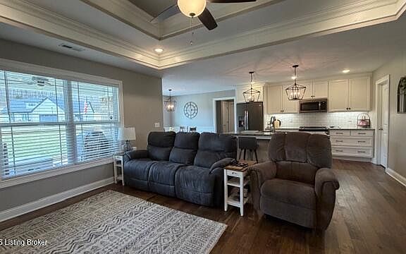 5th image of 215 Ruth Ln