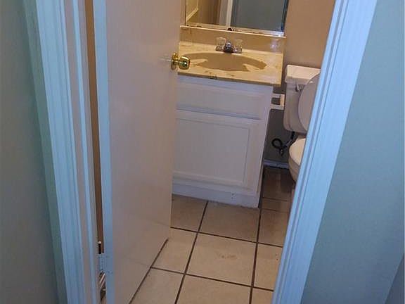 5th image of 733 Crescent Dr