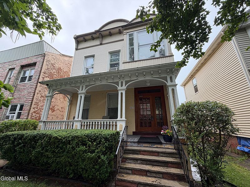 3rd image of 1611 3rd Avenue