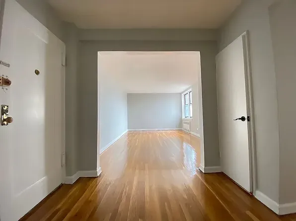 70-01 34th Ave #2W, Jackson Heights, NY 11372