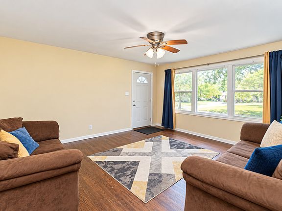 4th image of 16100 Circle Dr