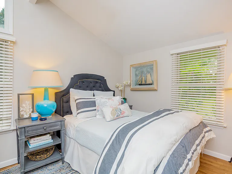 21 Hillover Rd E — Photo 35
