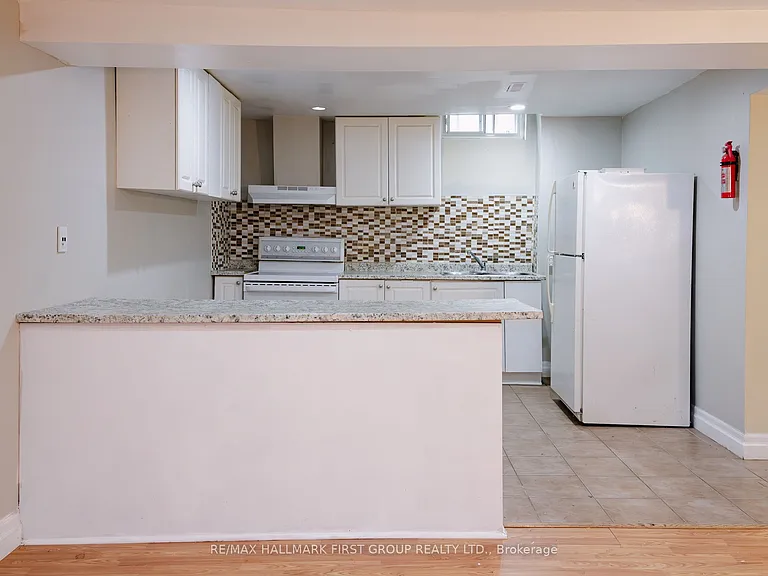 1702 Greenvale Cres — Photo 15