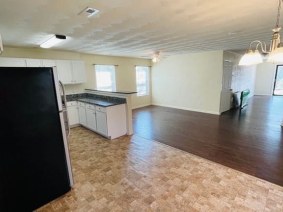 3rd image of 2213 Charleston Ave