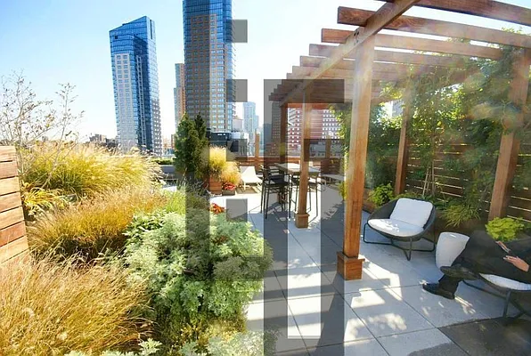 Rented by Loom Group | media 20