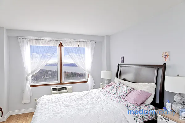 Sold by Moda Realty | media 7