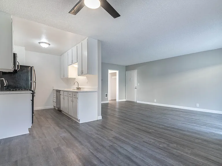 Racquet Club Apartments — Photo 47