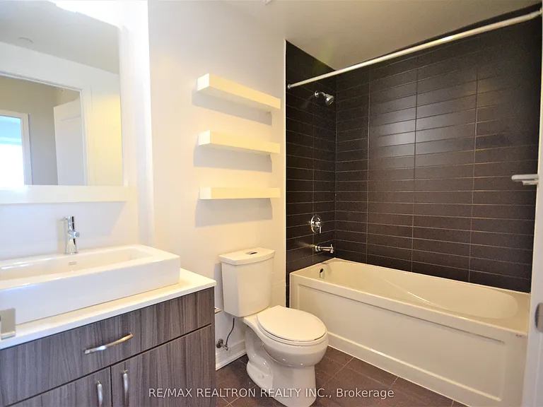 9201 Yonge St #703 — Photo 5