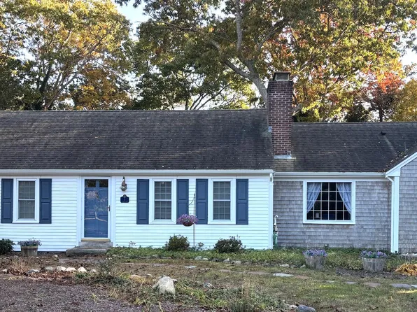 9 Essex Way, Yarmouth Port, MA 02675