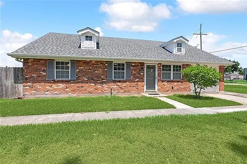 1101 Field Ave Photo 1